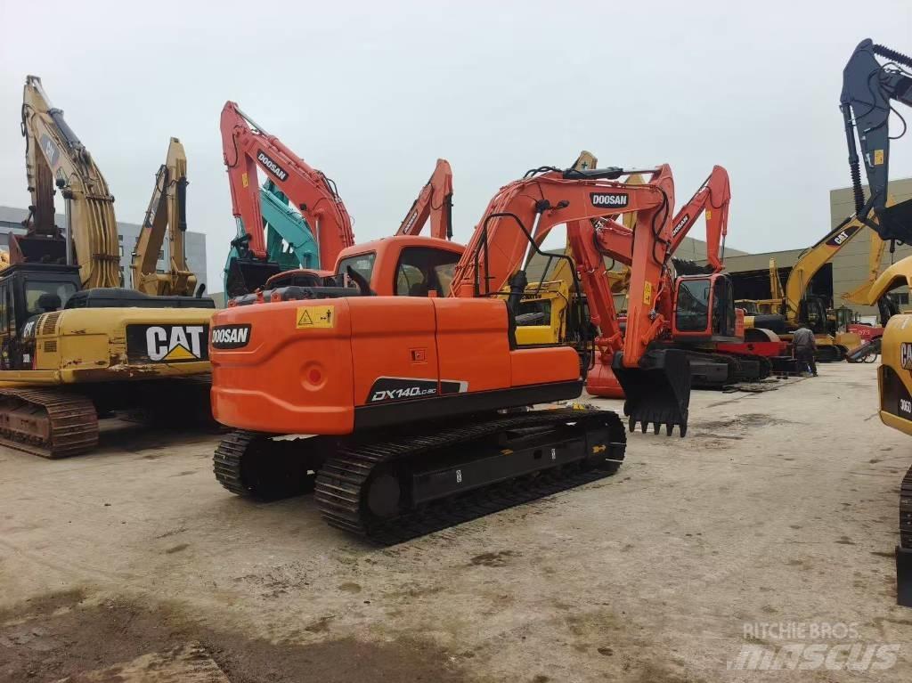 Doosan DX 140 Crawler excavators