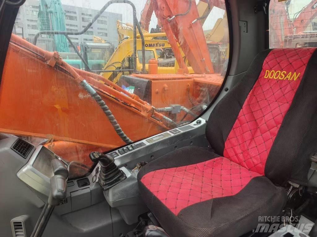 Doosan DX 140 Crawler excavators
