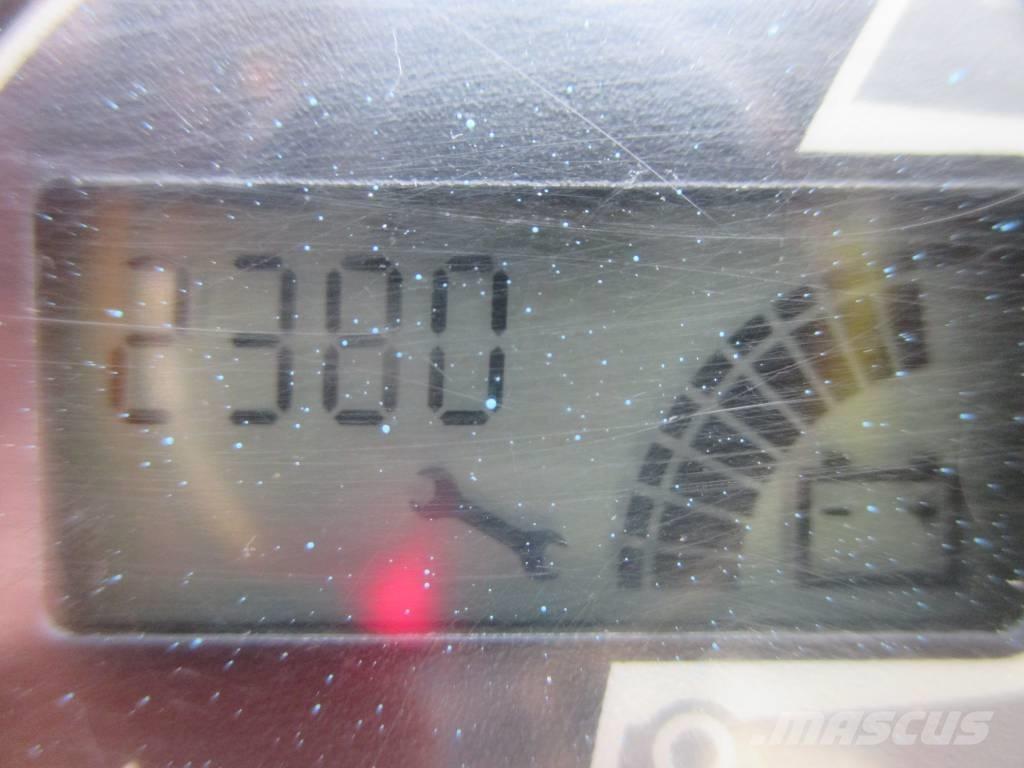 JLG Toucan 8 E Vertical mast lifts