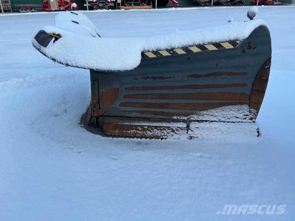 Stark NL3600R Snow blades and plows