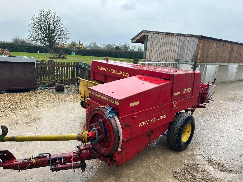 New Holland 370 Square balers