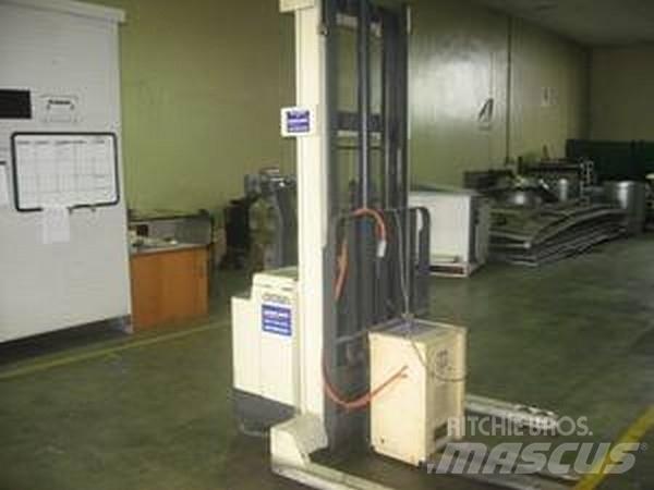 Crown 40WTF154 Reach trucks