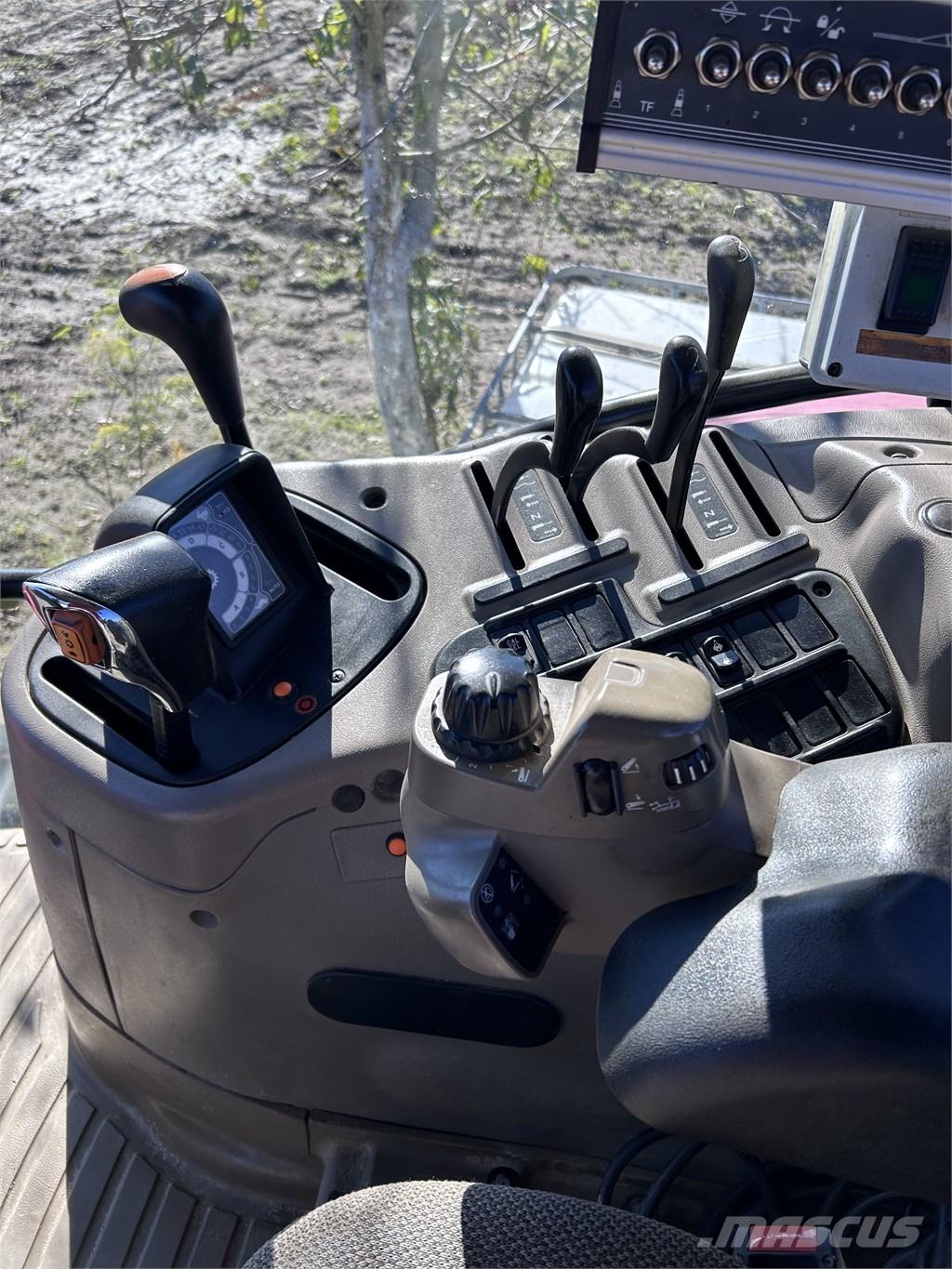 CASE Maxxum 125 Tractors