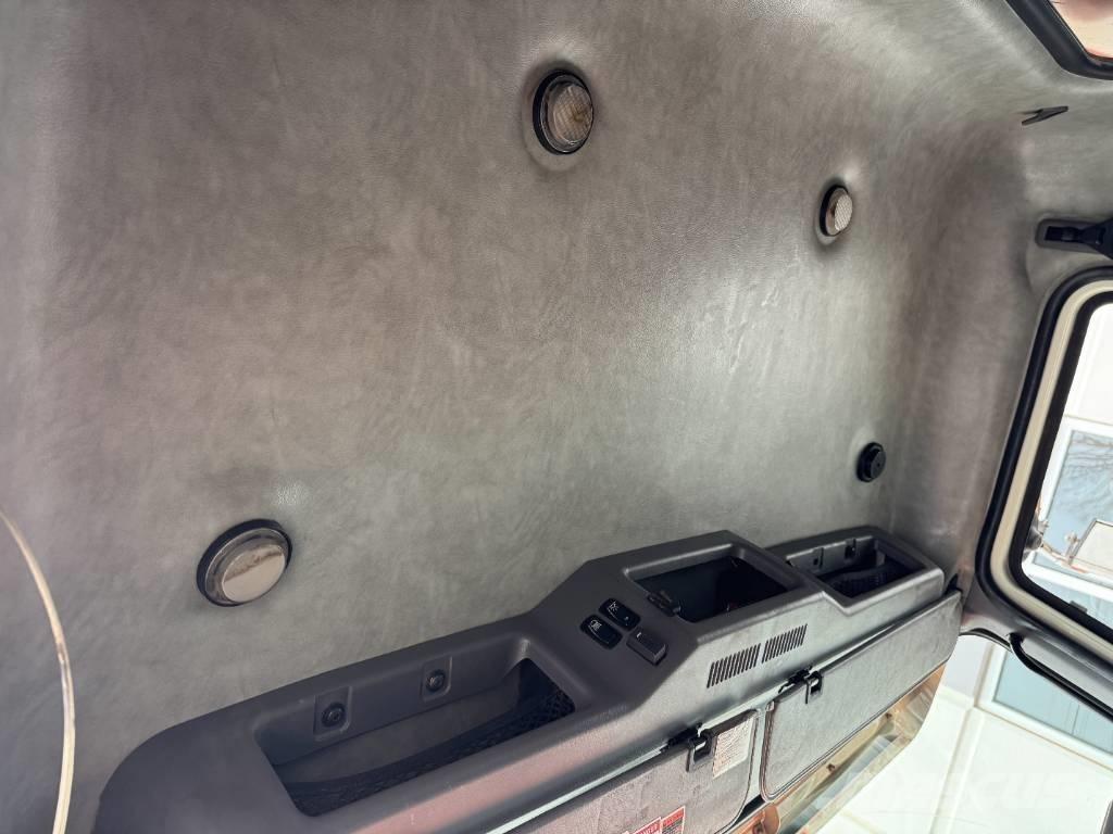 Mack GU813 Tipper trucks