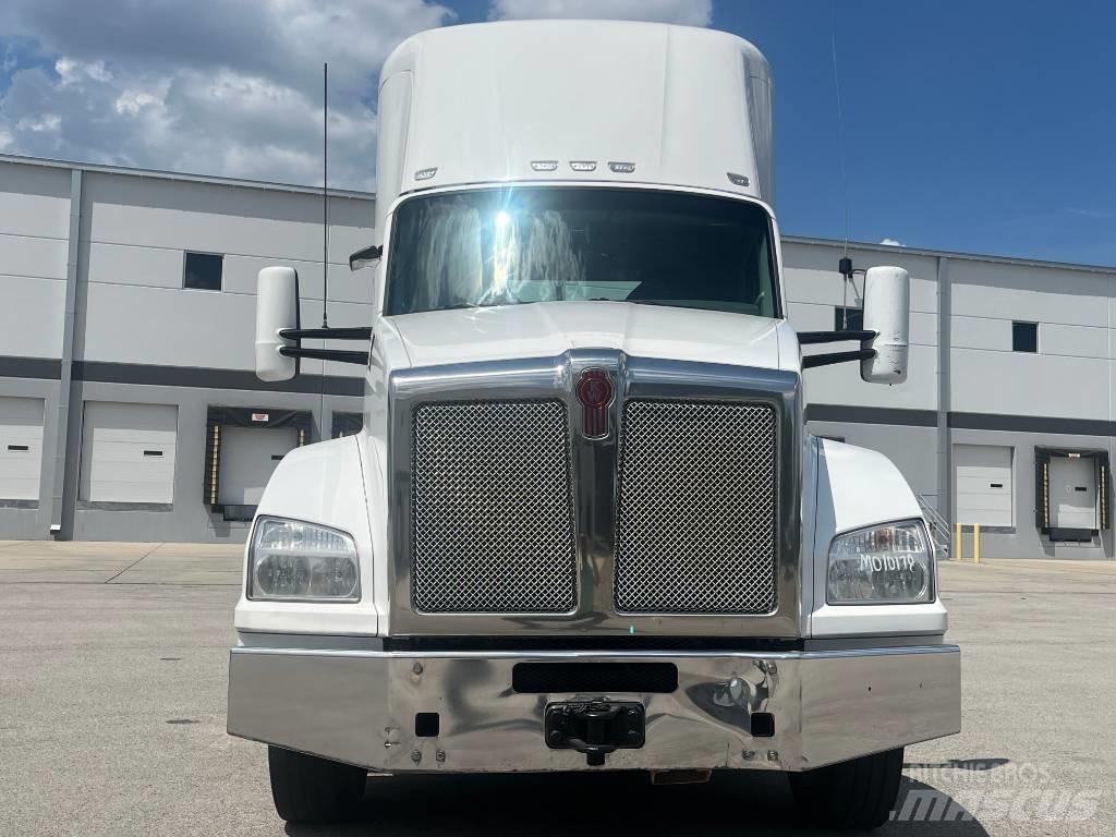 Kenworth T 880 Tractor Units