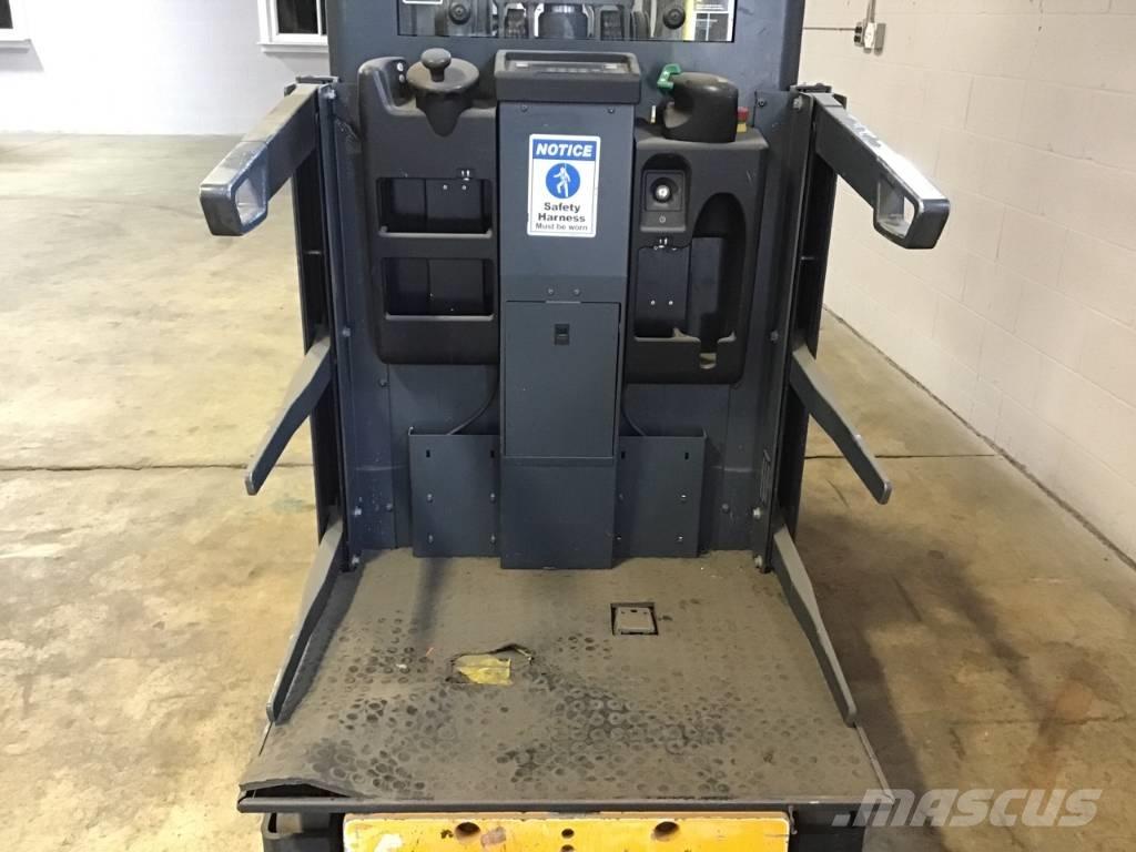 Jungheinrich EKS208 Medium lift order picker