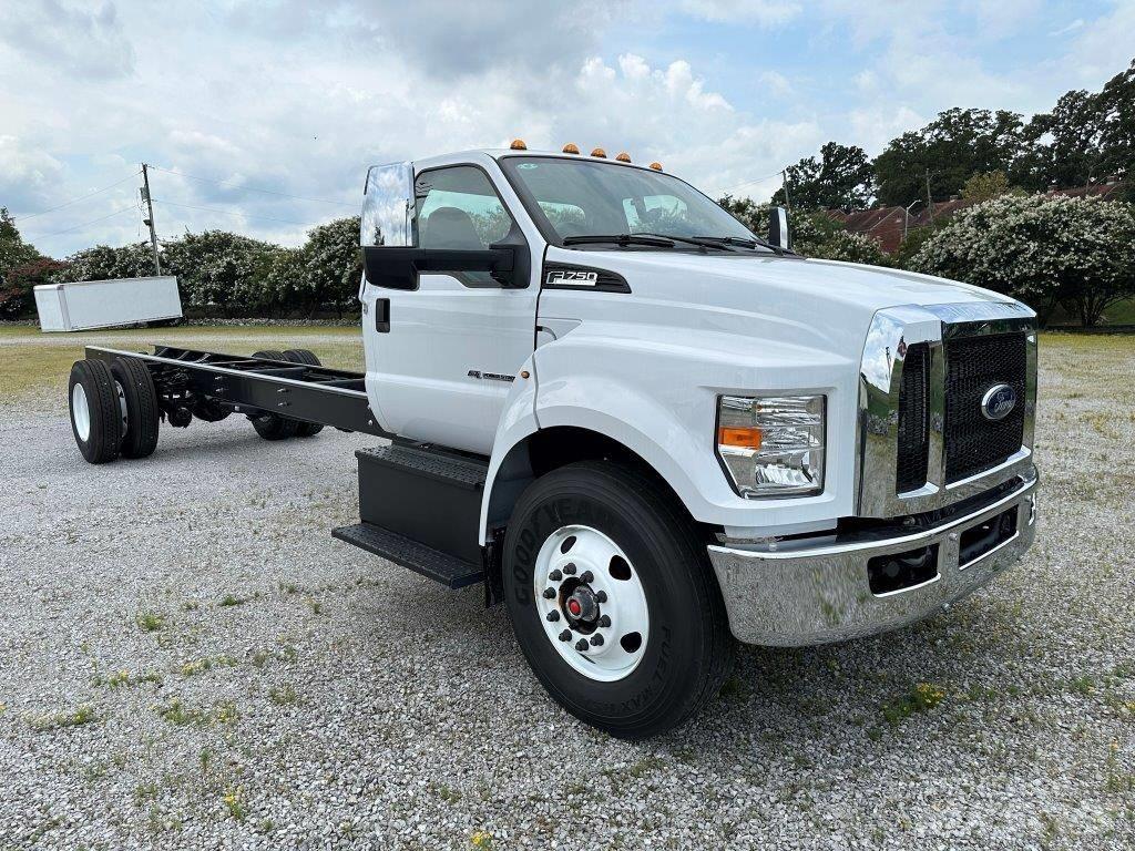 Ford F 750 Chassis Cab trucks