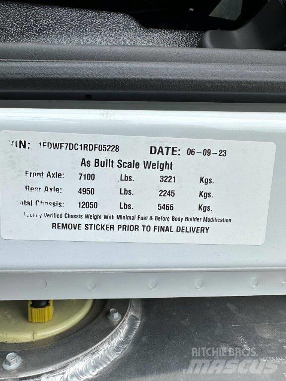 Ford F 750 Chassis Cab trucks