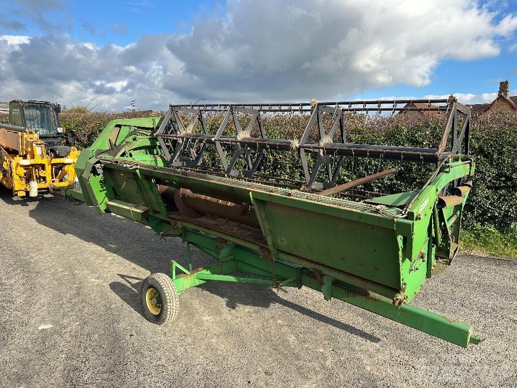 John Deere 1075 Combine harvesters