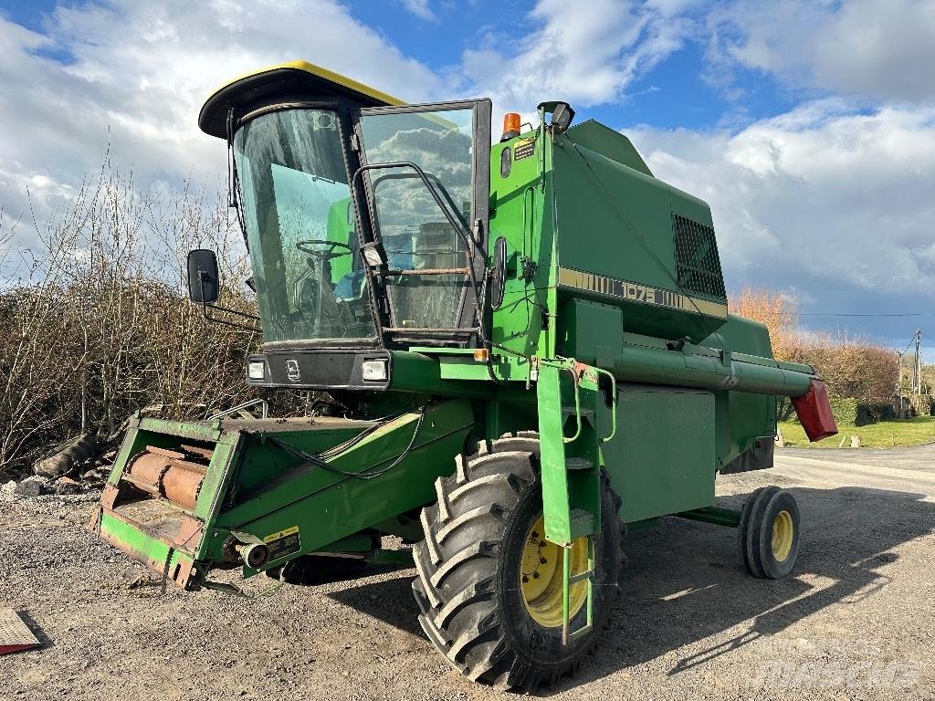 John Deere 1075 Combine harvesters