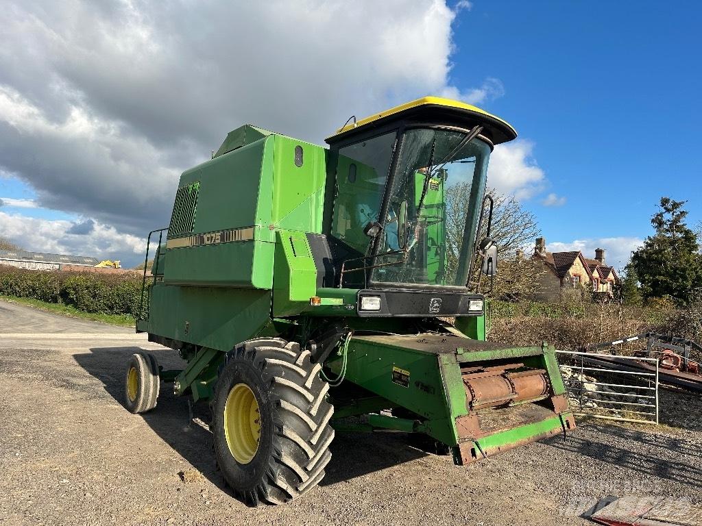 John Deere 1075 Combine harvesters
