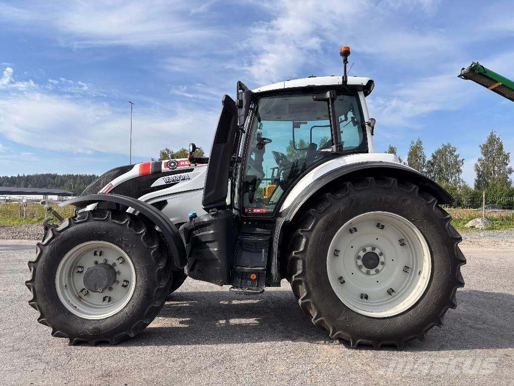 Valtra T215 Versu Tractors
