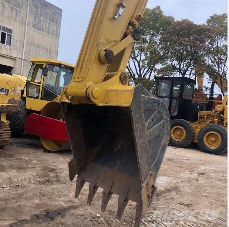 Komatsu PC 220-8 Crawler excavators
