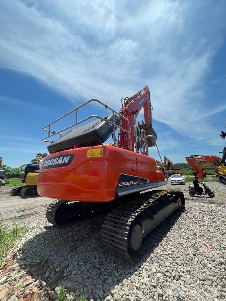 Doosan DX 300 Crawler excavators