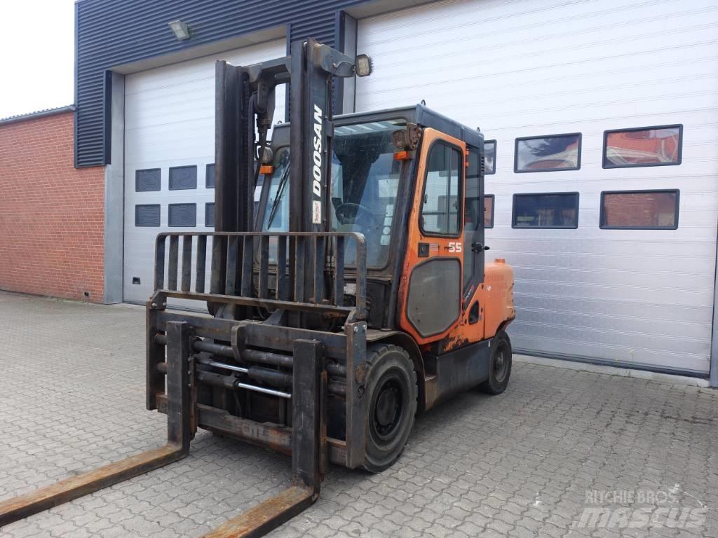 Doosan D 55 C-5 Diesel trucks