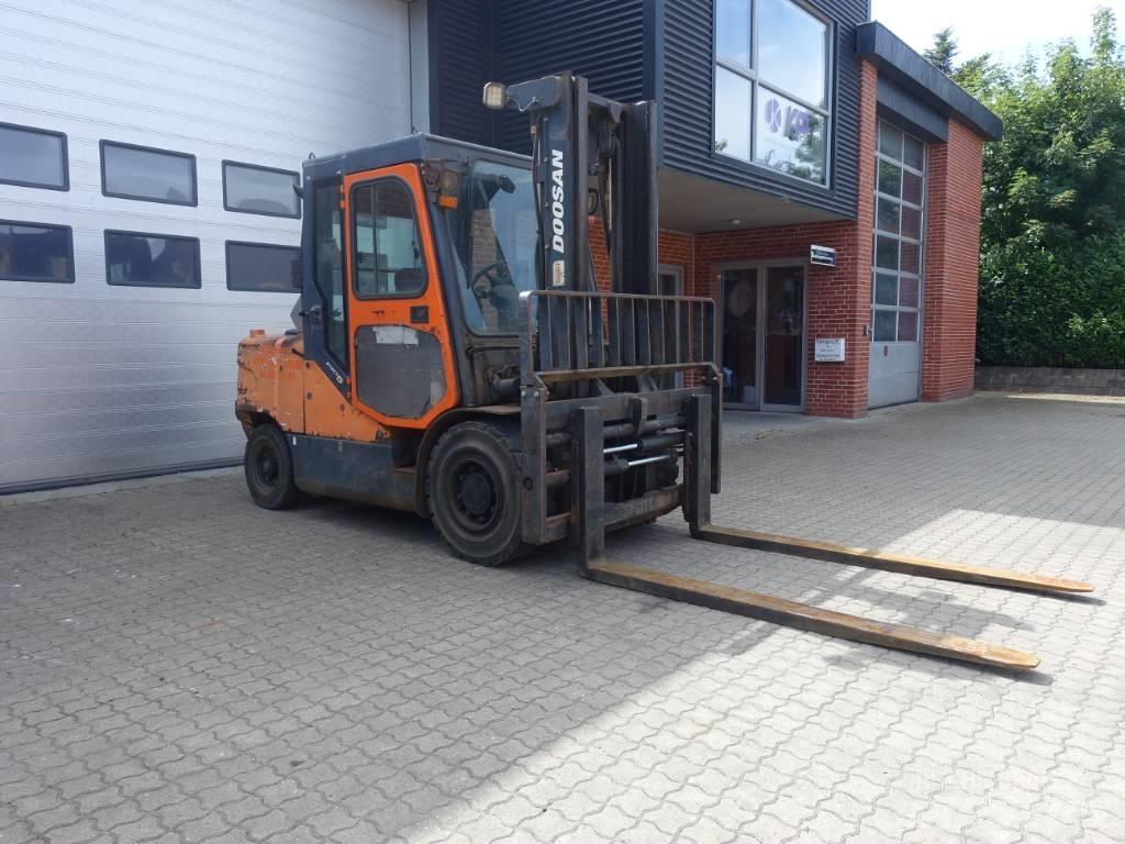 Doosan D 55 C-5 Diesel trucks
