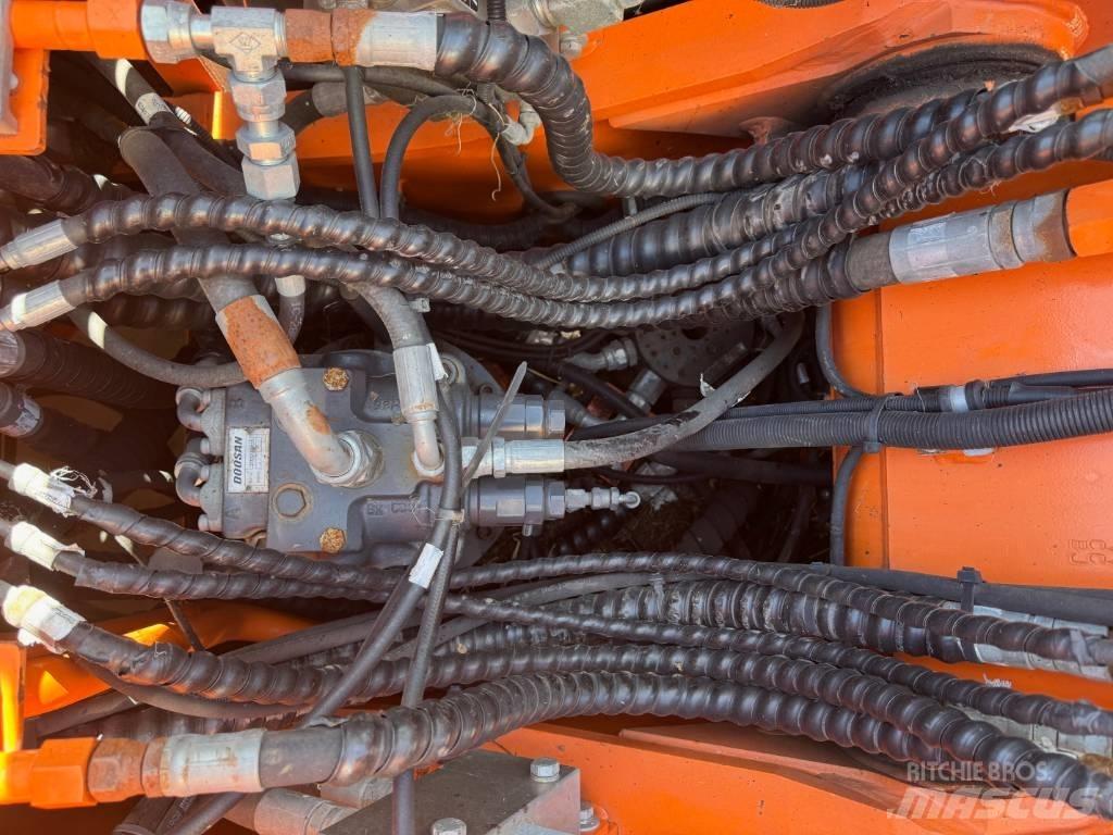 Doosan DX 170 W Wheeled excavators