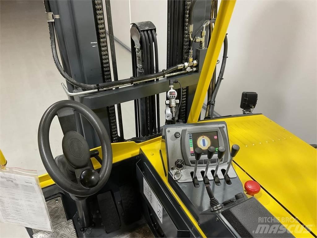 Combilift CBE3000 4-way reach trucks