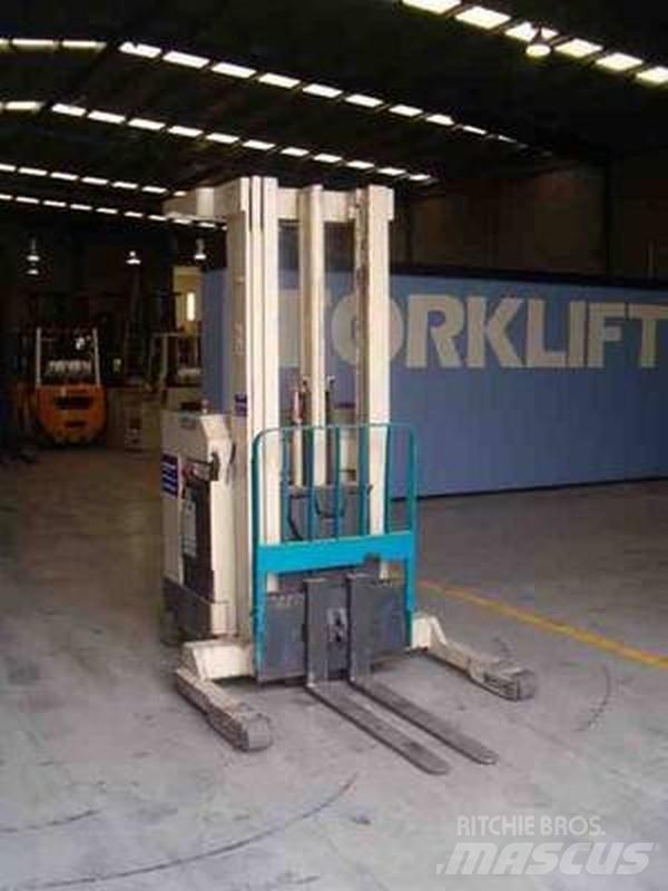 Crown 35RRTT210 Reach trucks