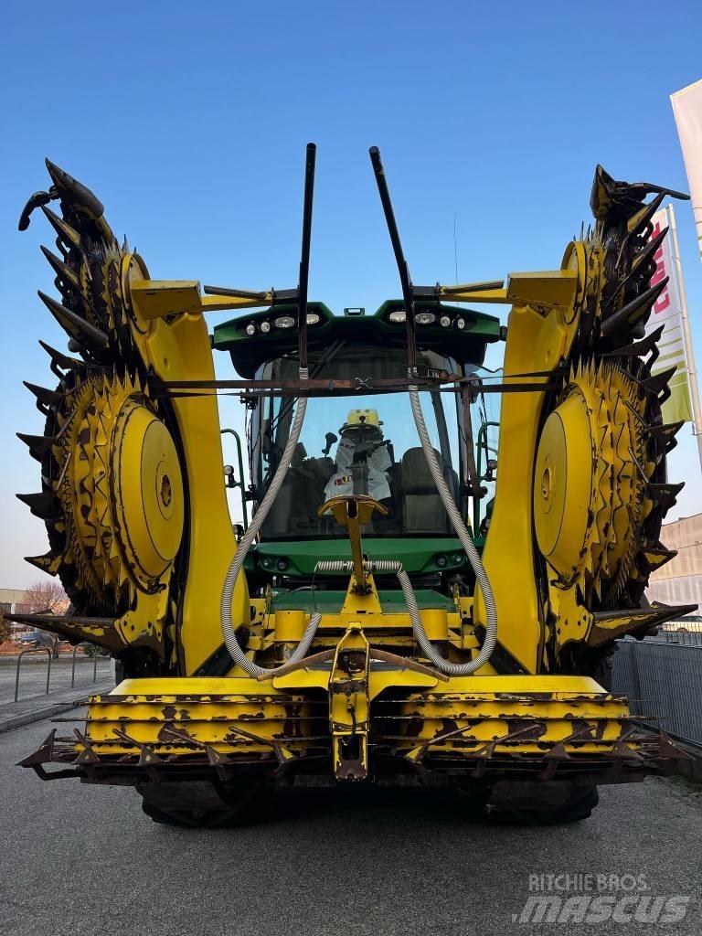 John Deere 8800 Self-propelled foragers