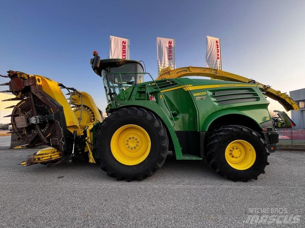 John Deere 8800 Self-propelled foragers