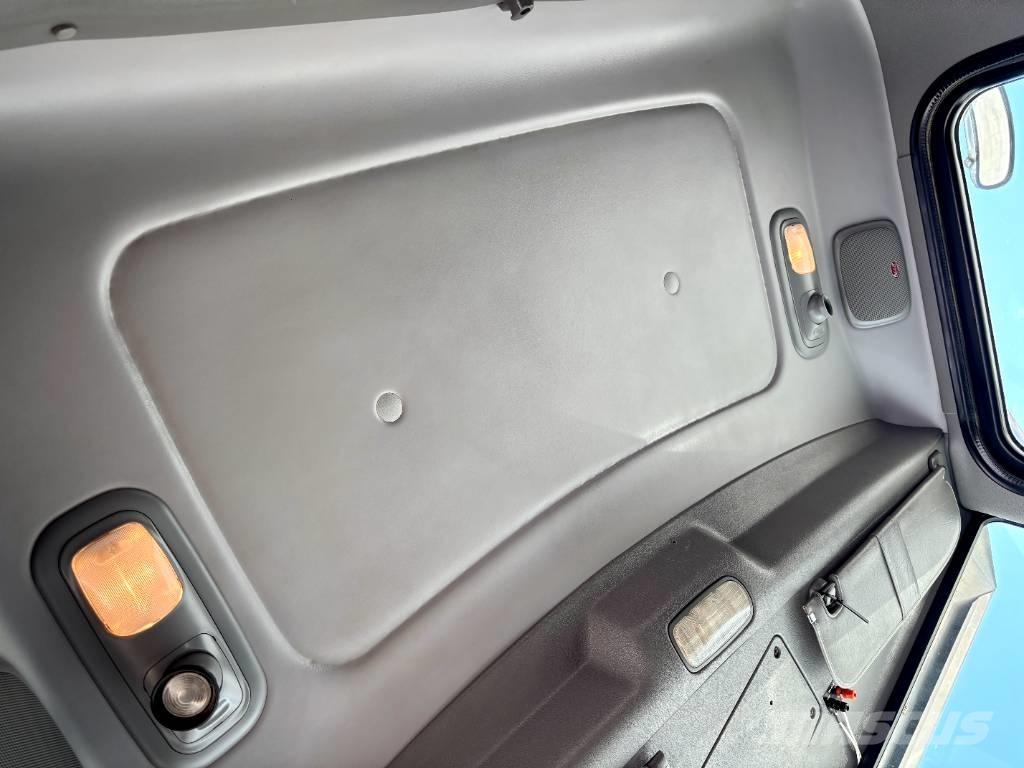 Peterbilt 388 Recovery vehicles