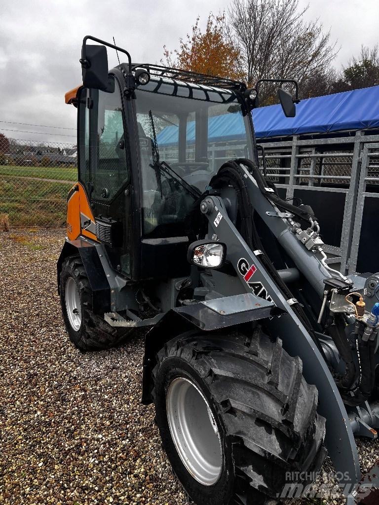 GiANT G3500 Mini loaders