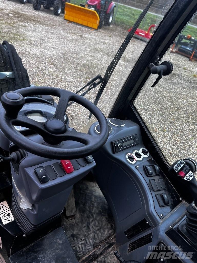 GiANT G3500 Mini loaders