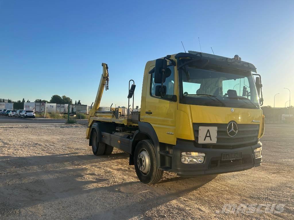 Mercedes-Benz 1530 Storage containers