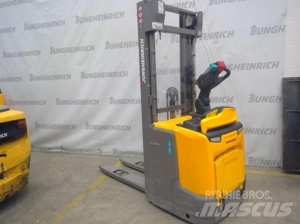 Jungheinrich ERC 212 Self propelled stackers