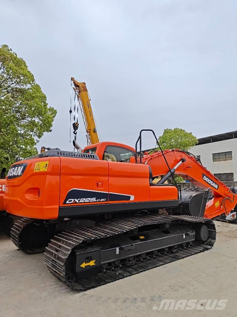 Doosan DX 225 LC Crawler excavators