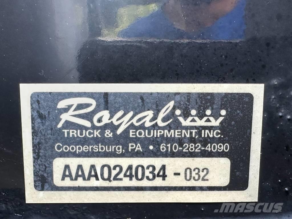 International 4300 Flatbed / Dropside trucks