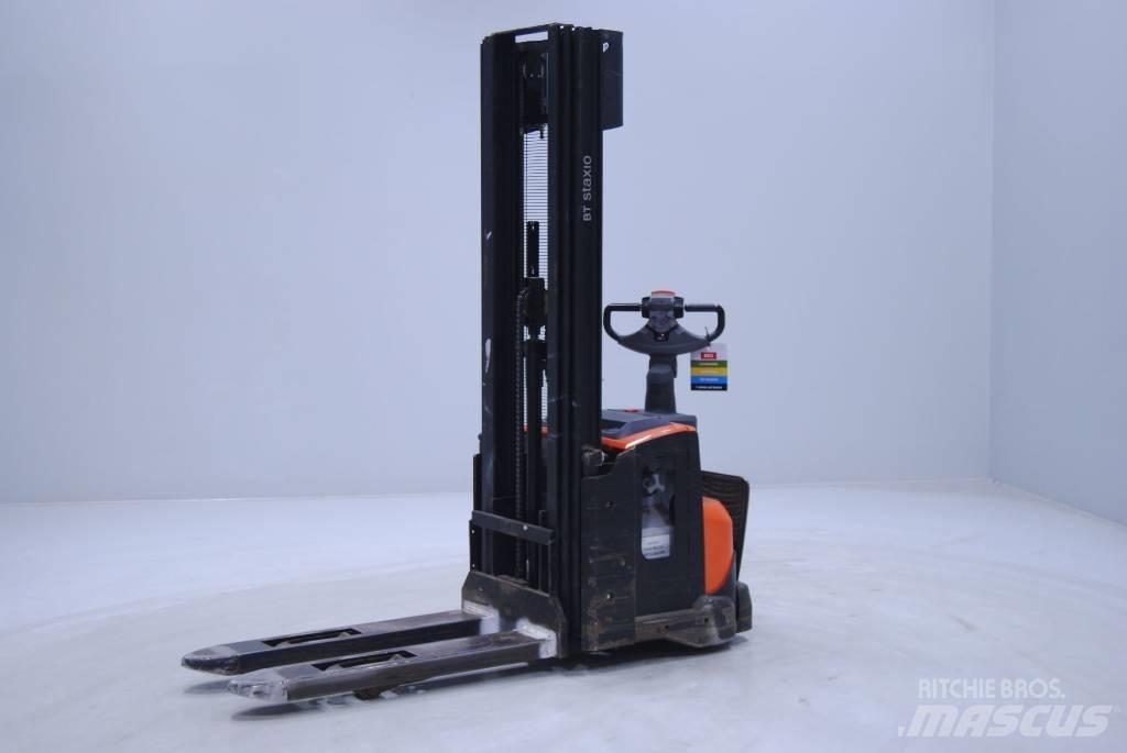 Toyota SWE140L Pedestrian stacker