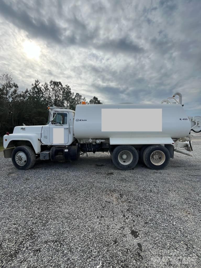 Mack RD 688 Water tankers