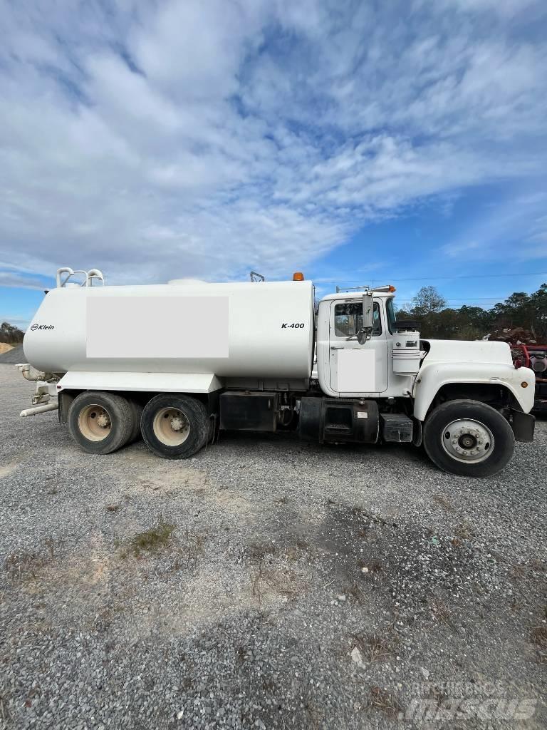 Mack RD 688 Water tankers