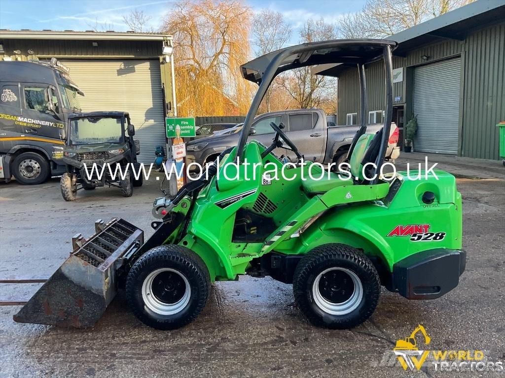 Avant 528 Mini loaders
