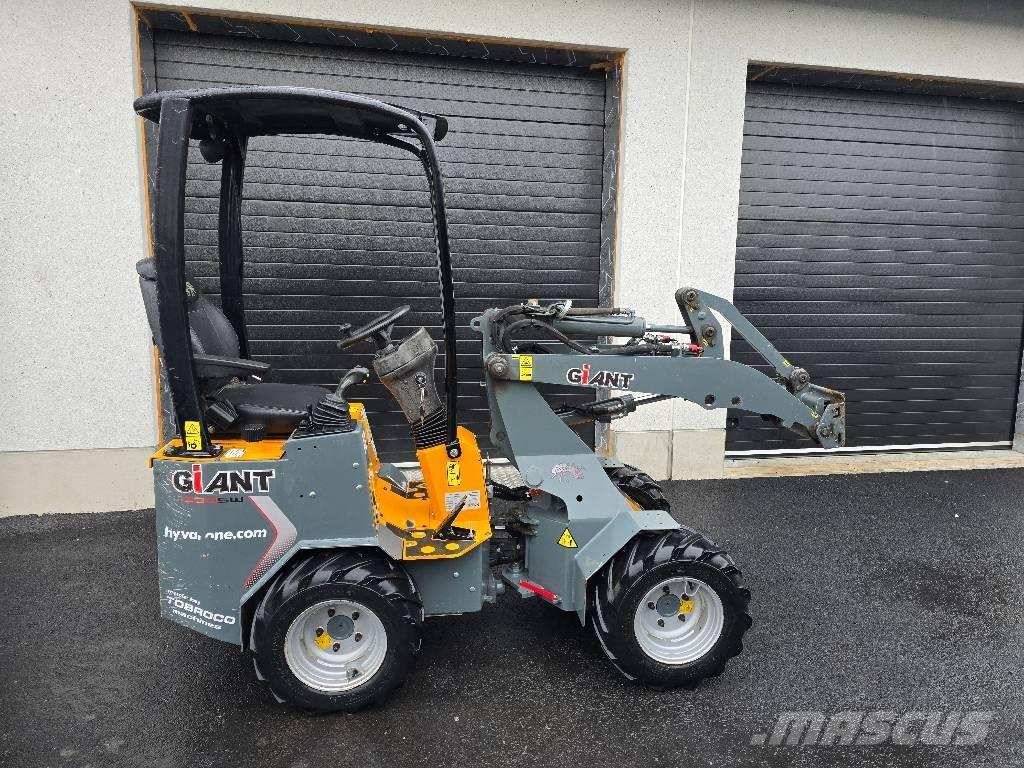 GiANT D 204 SW Mini loaders