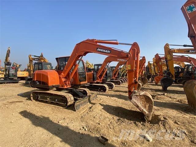Doosan dx80 Midi excavators  7t - 12t