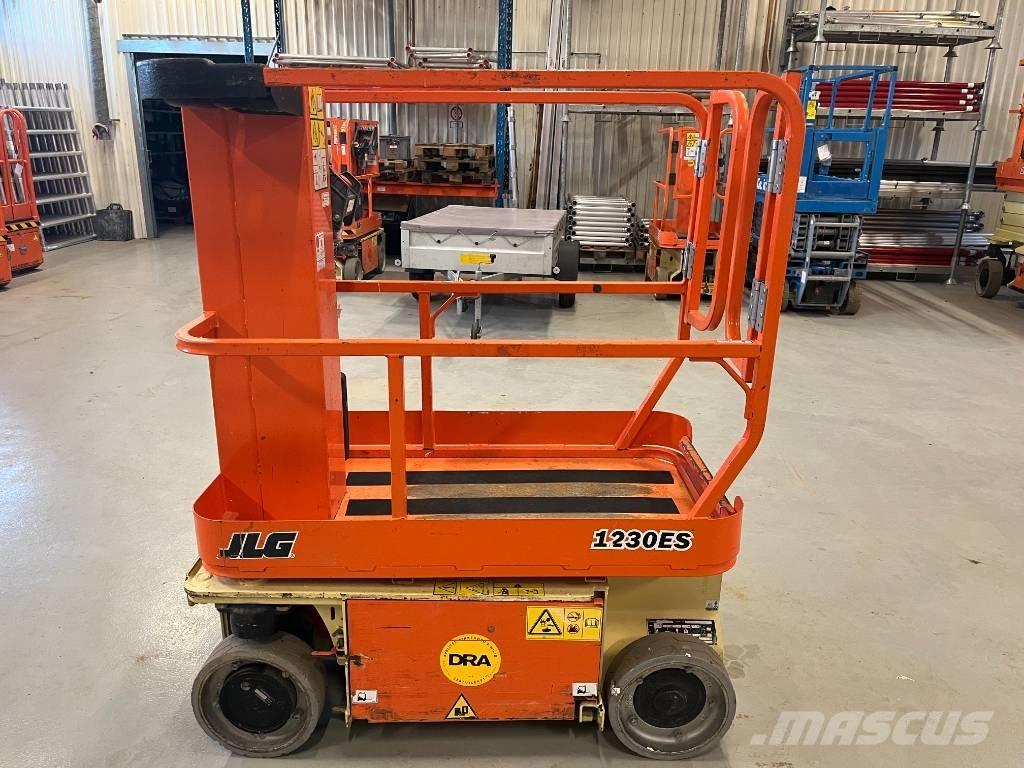 JLG 1230 ES Vertical mast lifts