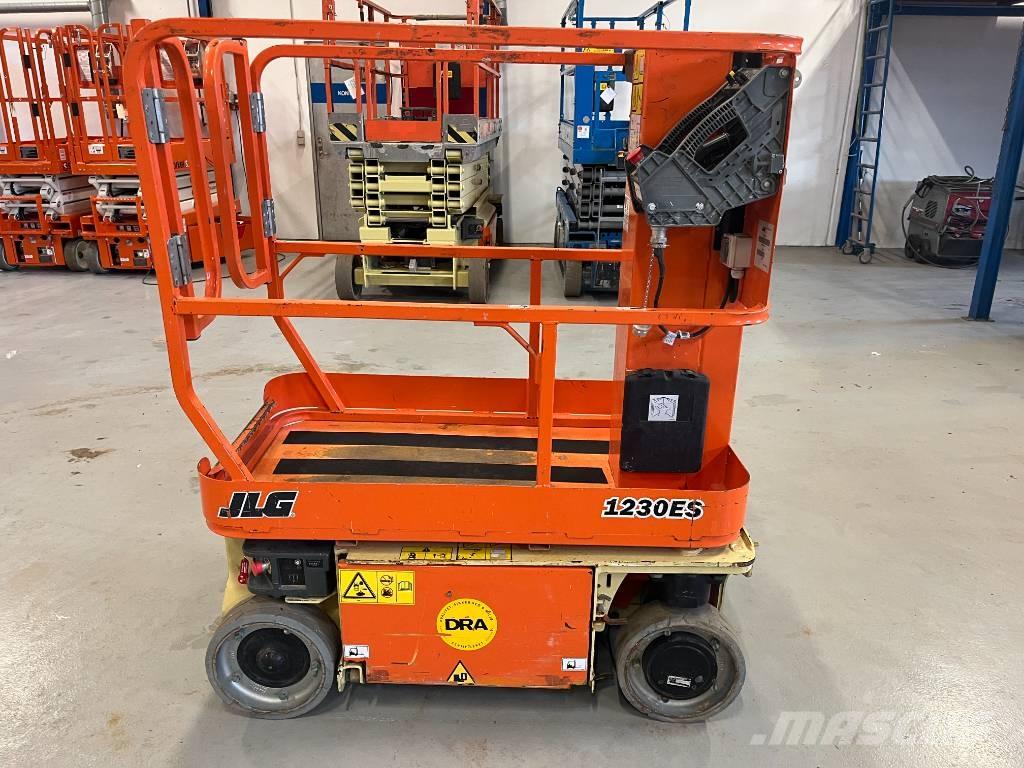 JLG 1230 ES Vertical mast lifts