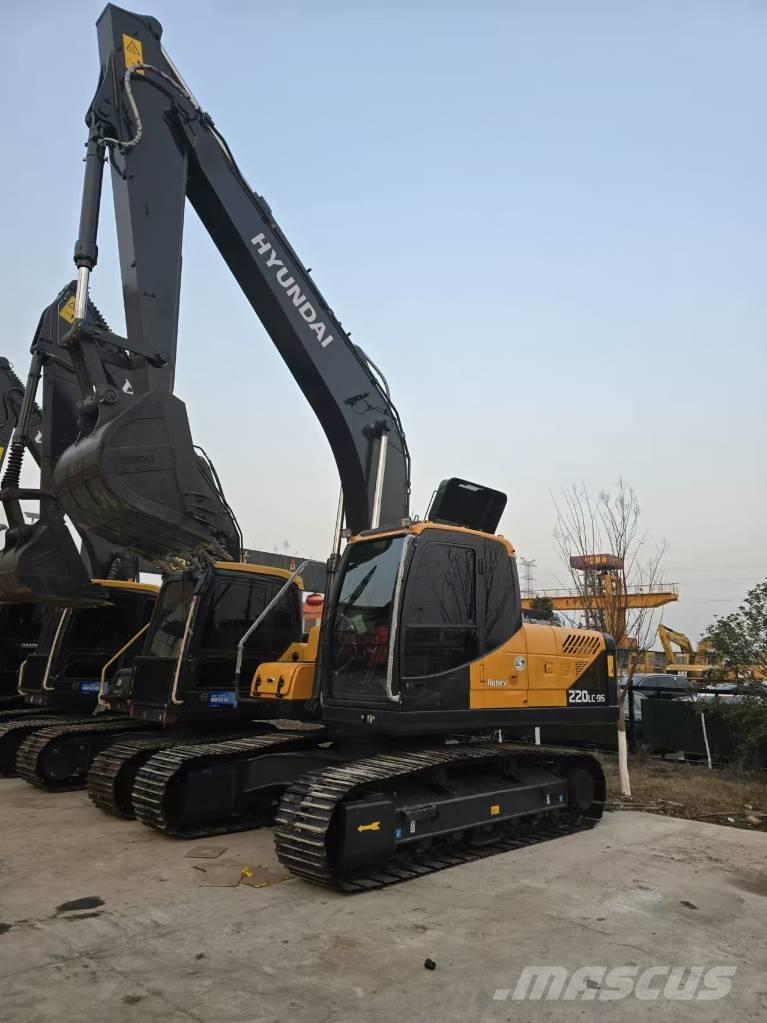 Hyundai 220-9 Midi excavators  7t - 12t