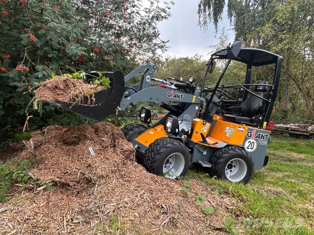 GiANT G 1200 Mini loaders