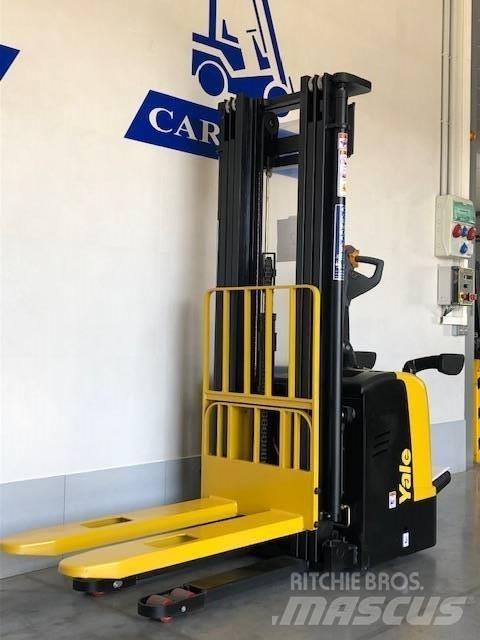 Yale MS15XUX Pedestrian stacker