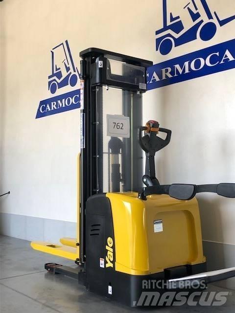 Yale MS15XUX Pedestrian stacker