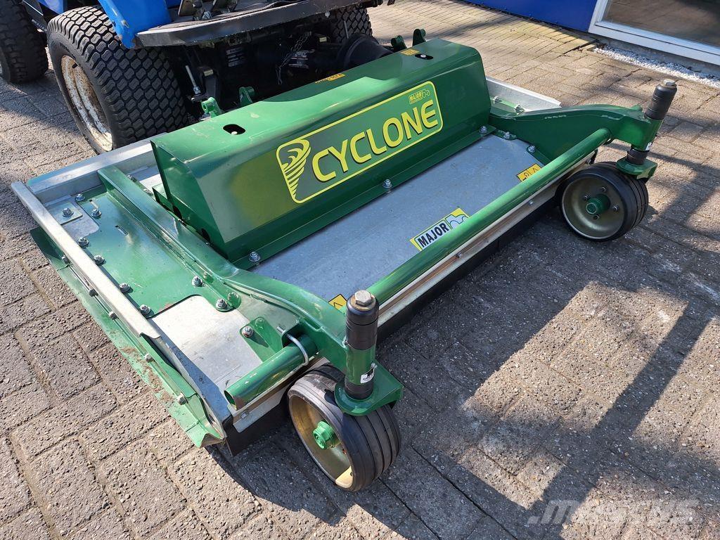 New Holland MC28 Riding mowers