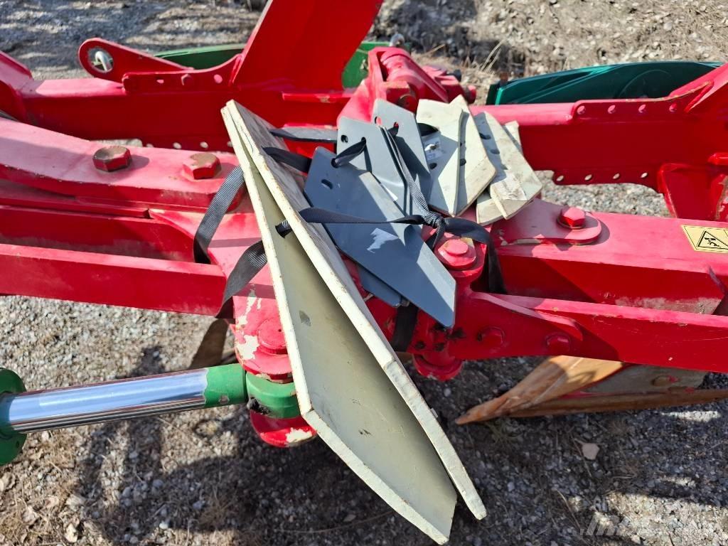 Unia Vario 4S Reversible ploughs