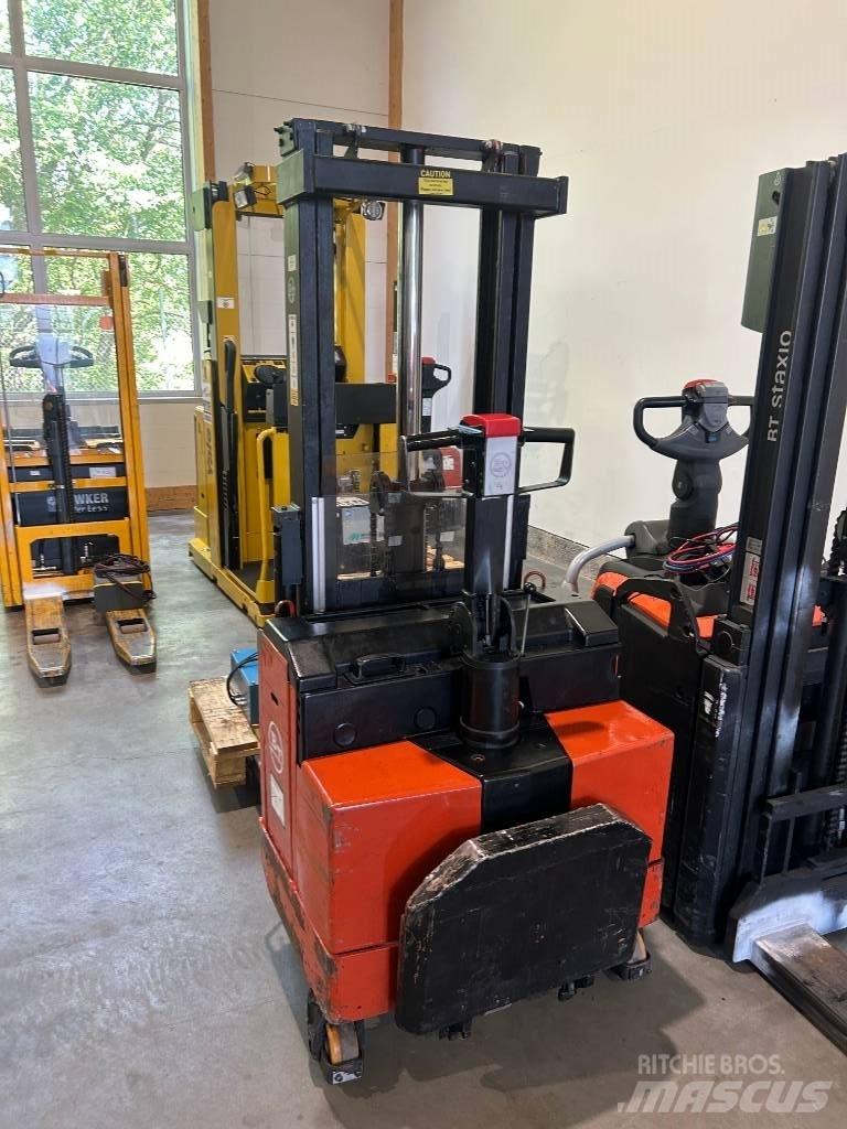 BT LSF 1250 E / 10 Pedestrian stacker