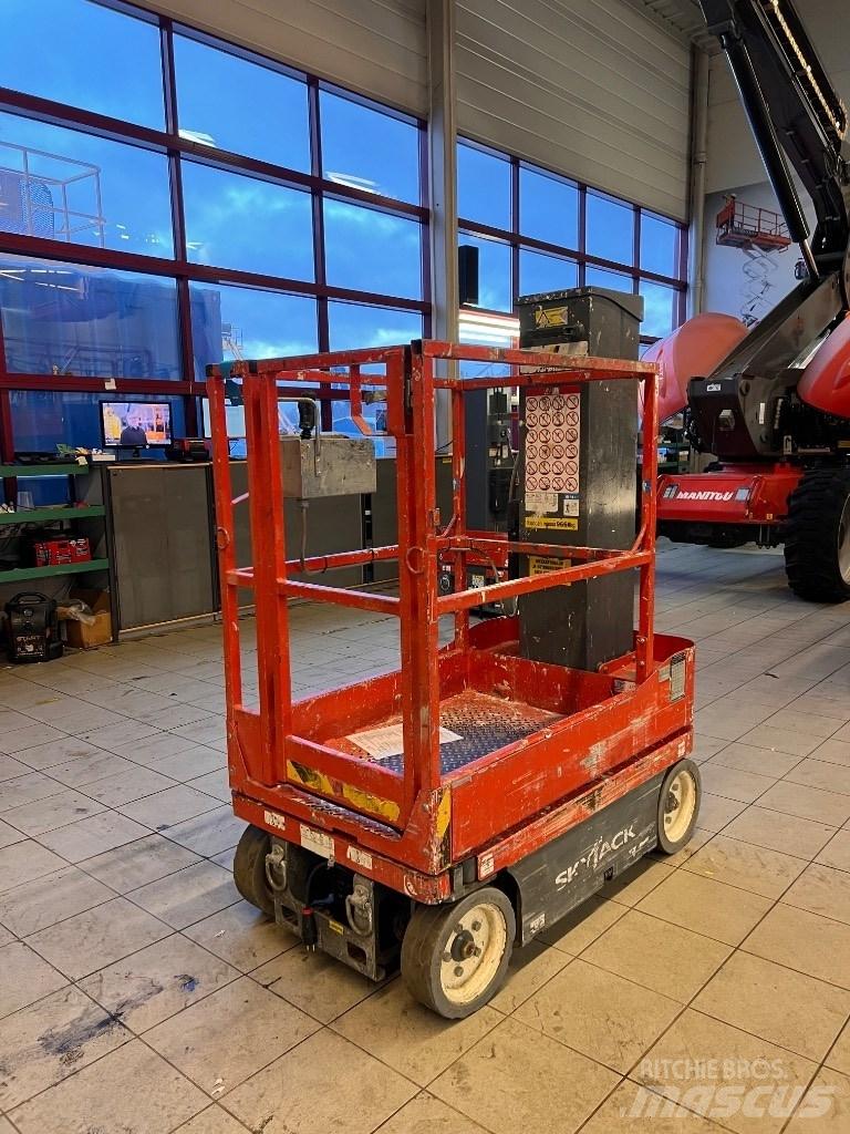 SkyJack SJ 16 Vertical mast lifts