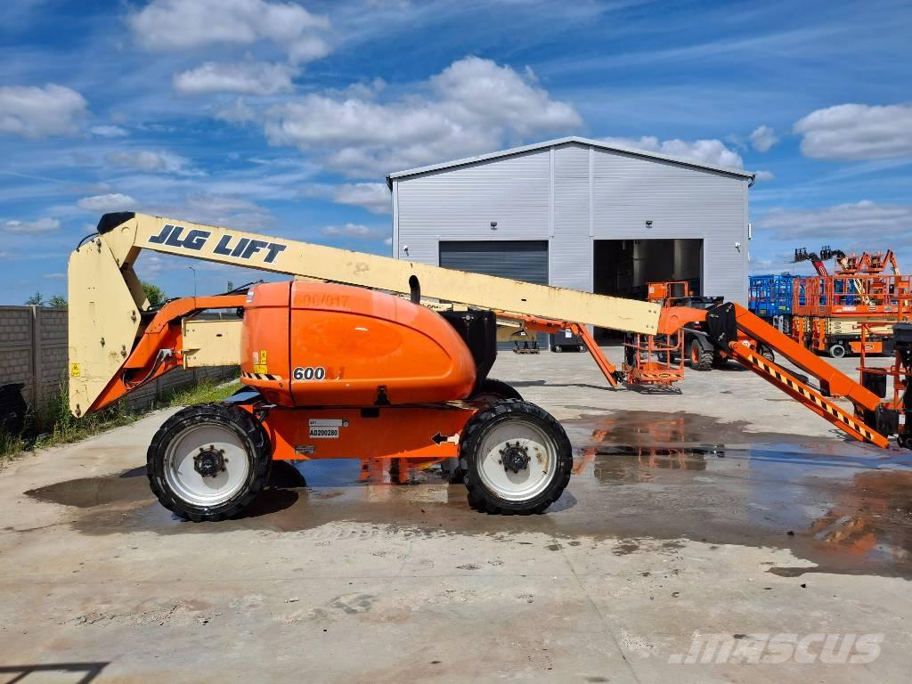 JLG 600AJ Articulated boom lifts