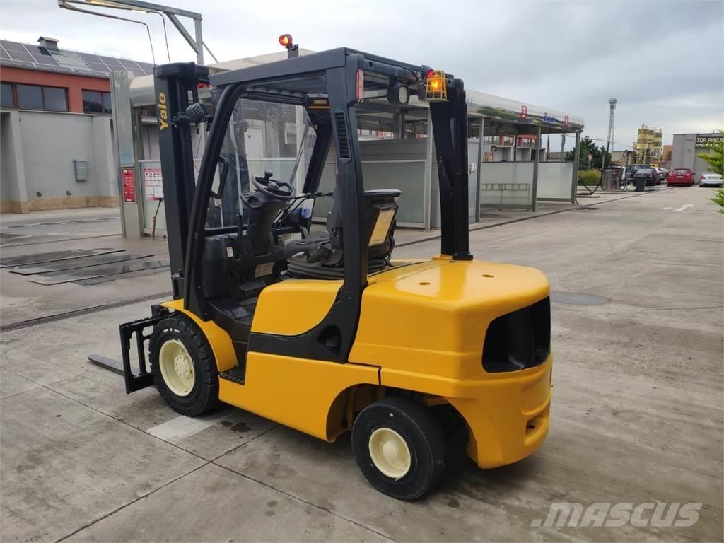 Yale GDP35VX Diesel trucks